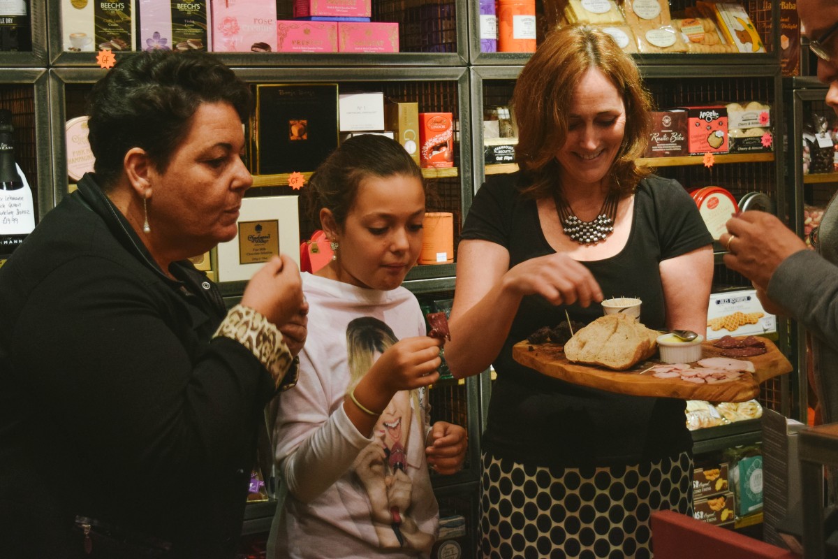 MAMMA AGATA DB serves