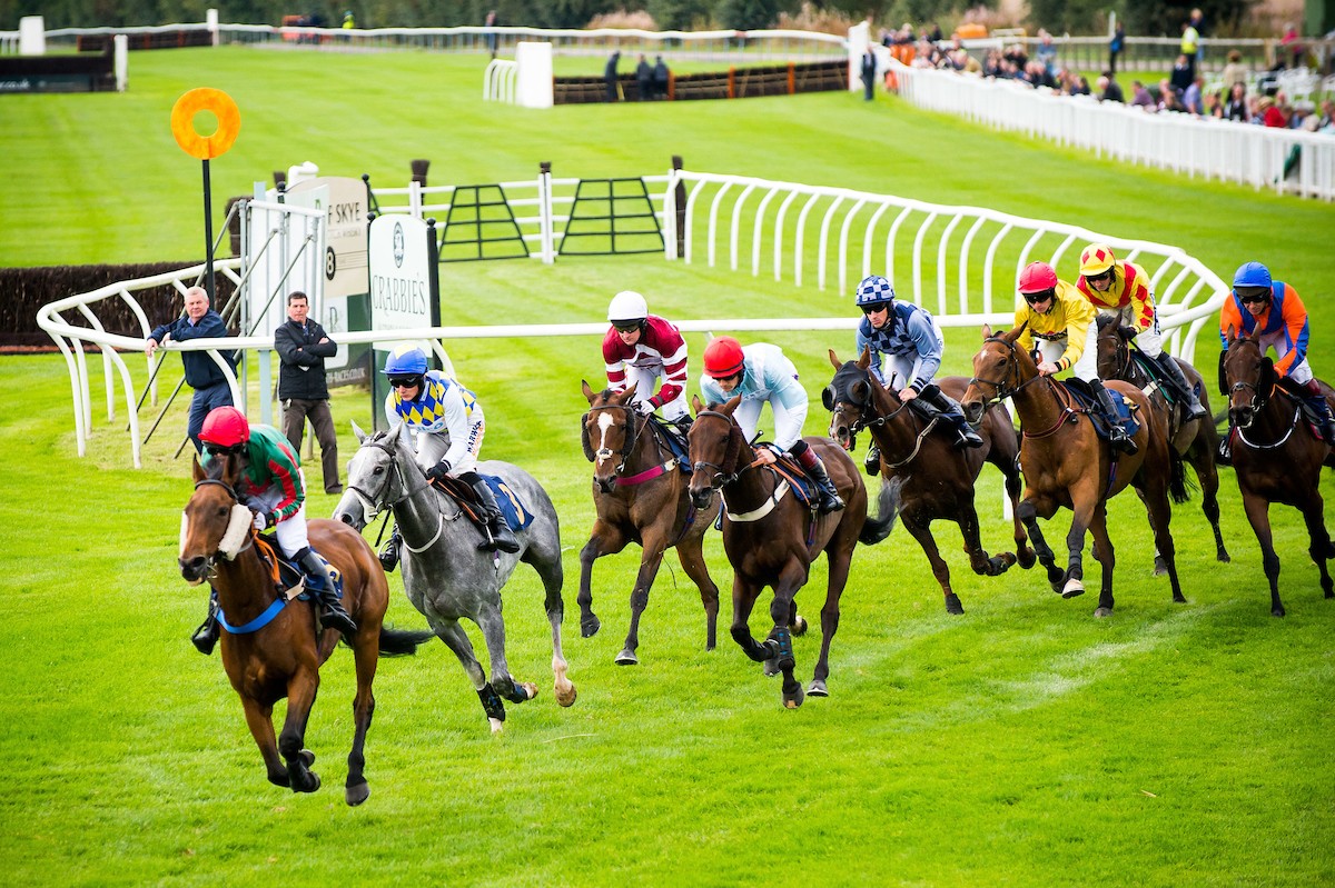 Get ready for Ladies Day by heading to Perth Racecourse’s Hoteliers Race Evening!