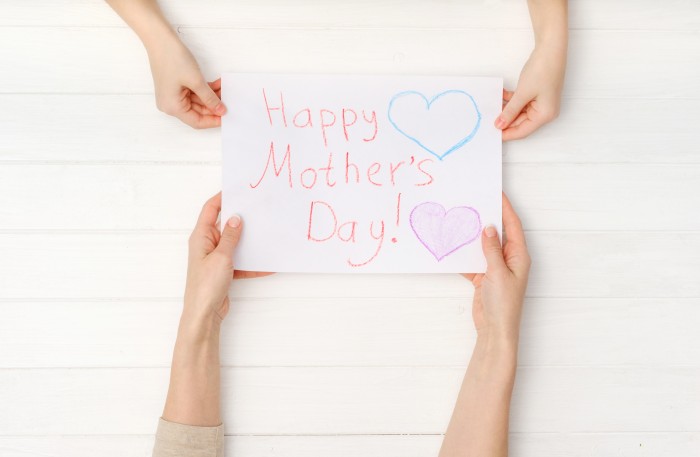 Join in this fun, free craft workshop to make mum a special floral card for Mother's Day