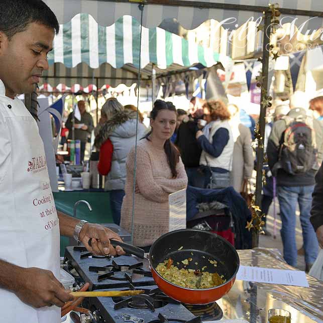 Praveen starts to gather a crowd!