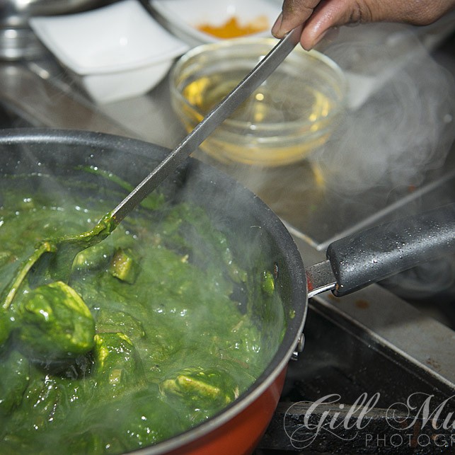 Chicken with spinach makes an amazing dish for a dinner party