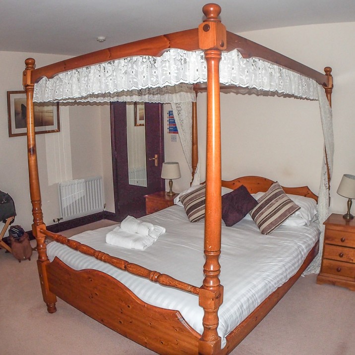 Four Poster