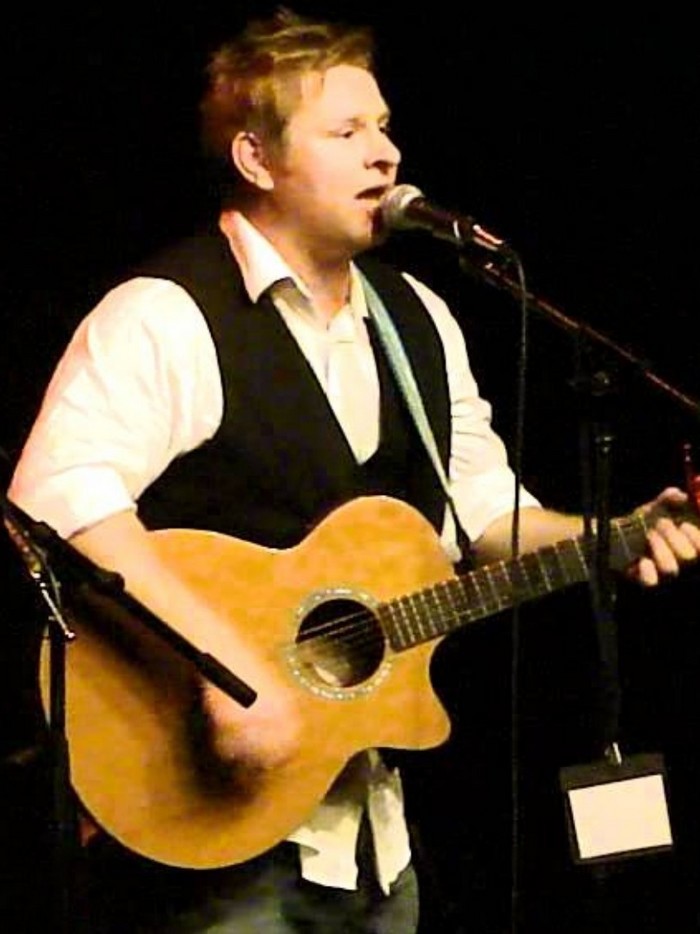 Colin Clyne comes to Greyfriars Bar with music to touch the heart or lift the spirit.