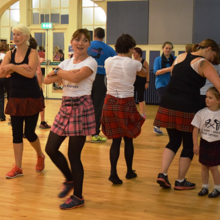 Lorraine and Maxine do the Do-Si-Do at Live Active Rodney's Highland Hustle for #KellysKaper.