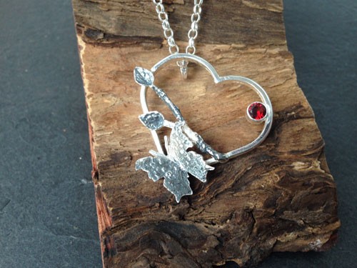 HANDMADE show necklace