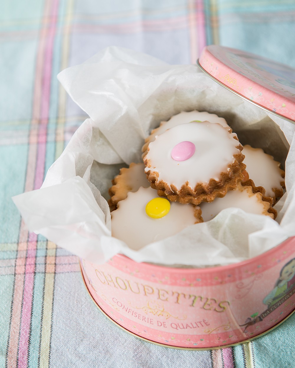 A bonny tin of Murrays Double Biscuits. Saving us all from baking week in, week out!