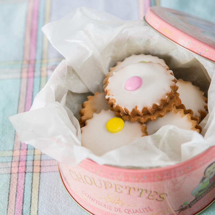 A bonny tin of Murrays Double Biscuits. Saving us all from baking week in, week out!