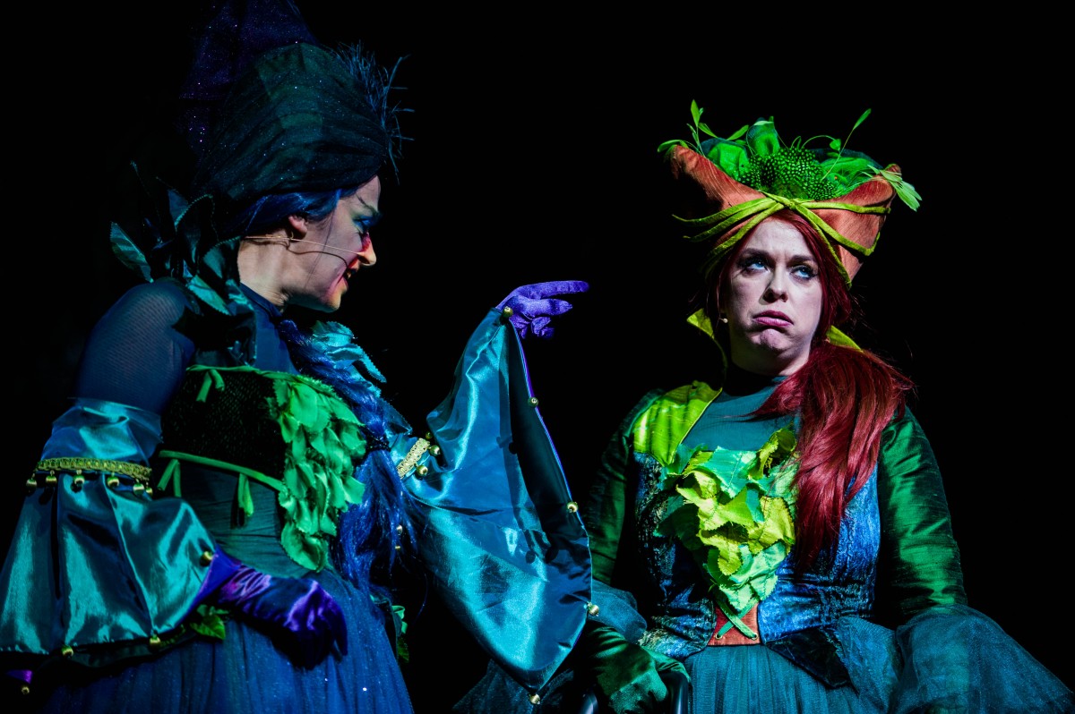 Deadly Nightshade terrorises long suffering Poison Ivy.