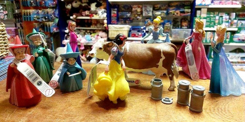 8 Maids A Milking in the fabulous Fun Junction in Old High Street Perth!