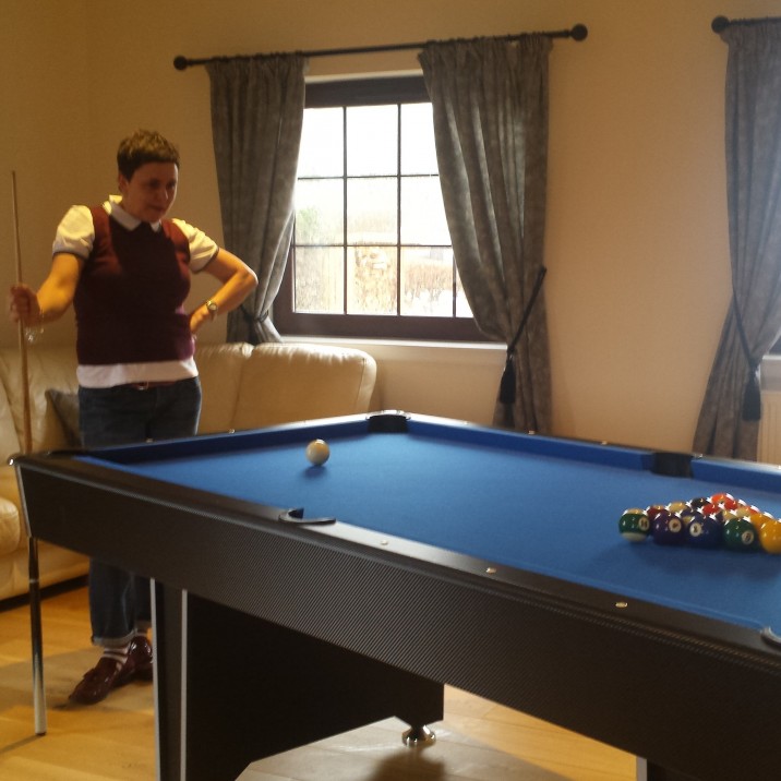 Kelly contemplates a shot!