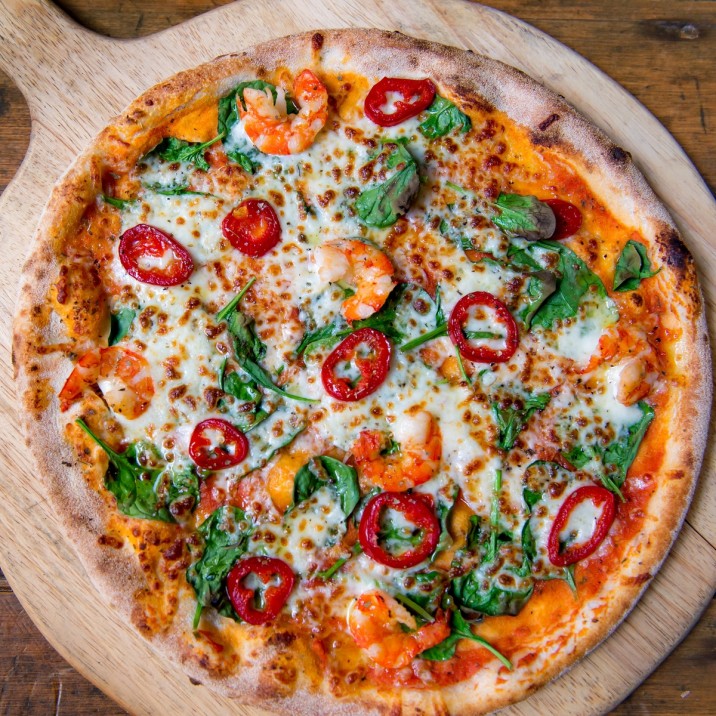 Pizza Gamberti: Tomato, Mozzarella, Fresh Spinach, King Prawns, Roquito Chillies
