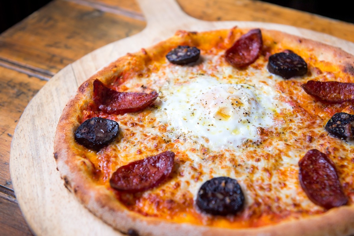 Pizza Manuel: Tomato, Mozzarella, French Black Pudding, Calabrese Sausage, Egg.