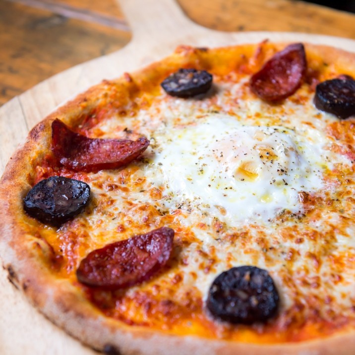 Pizza Manuel: Tomato, Mozzarella, French Black Pudding, Calabrese Sausage, Egg.