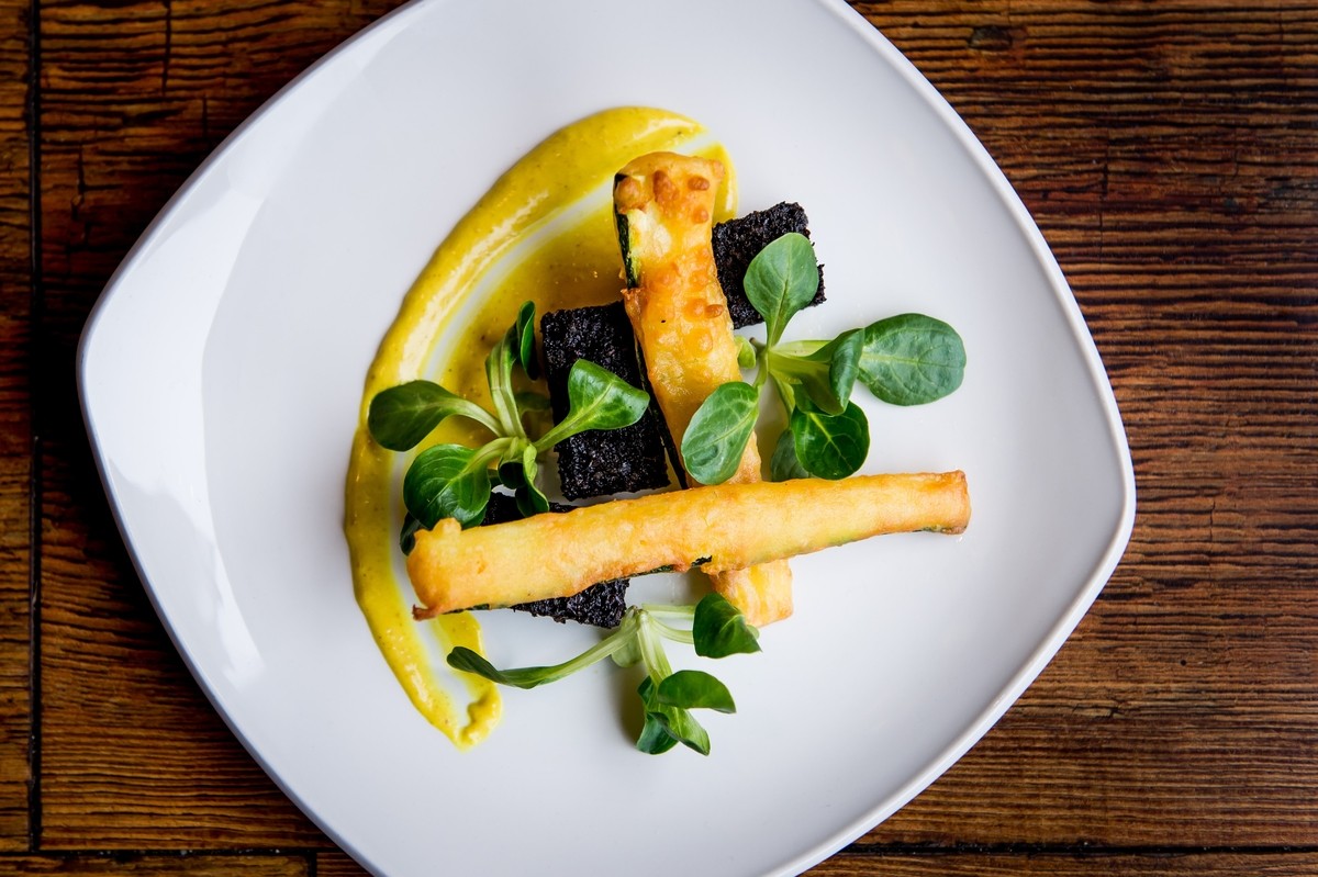 Stornoway Black Pudding with courgette buttermilk tempura, finished with a light
coconut and curry cream.