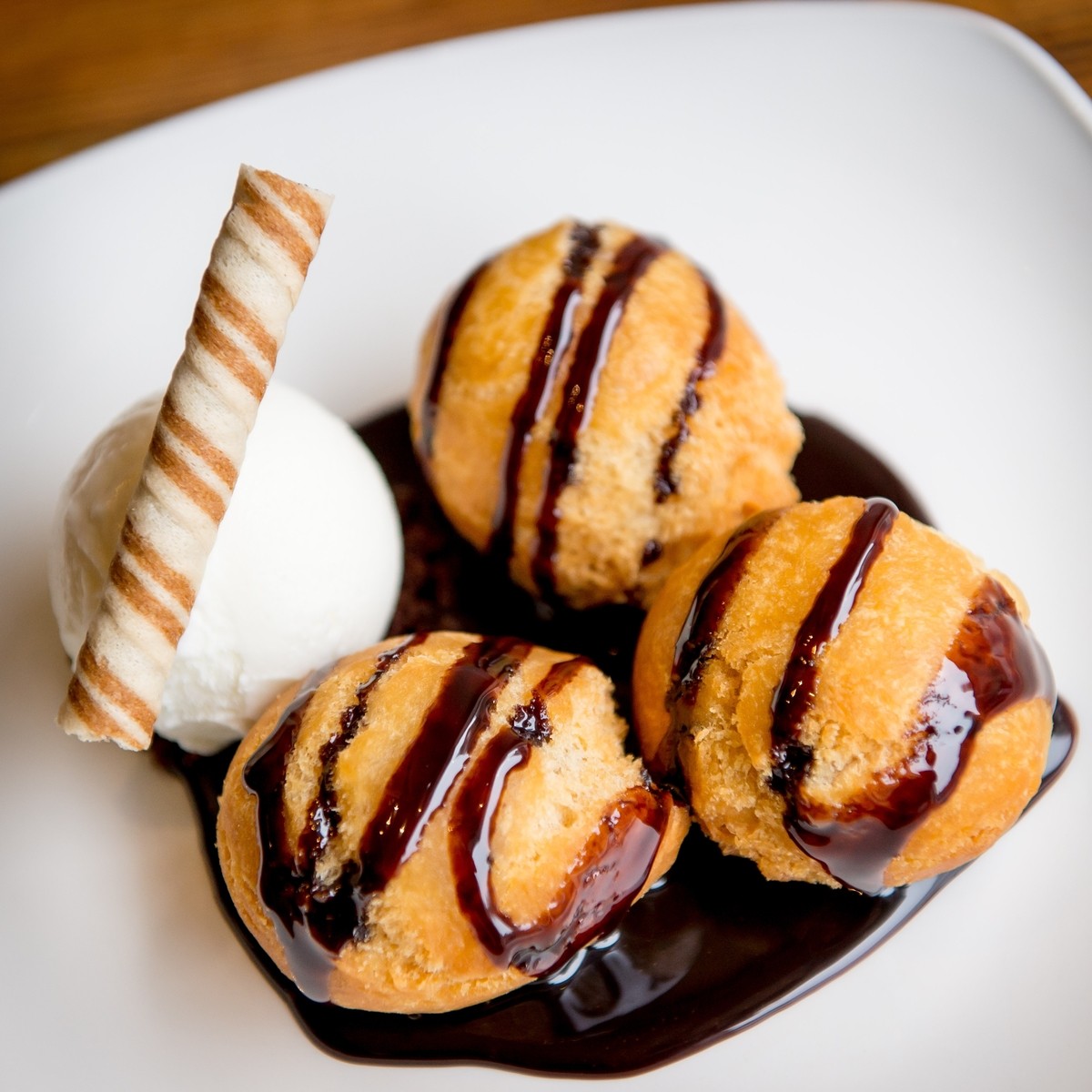 Howies - Profiteroles