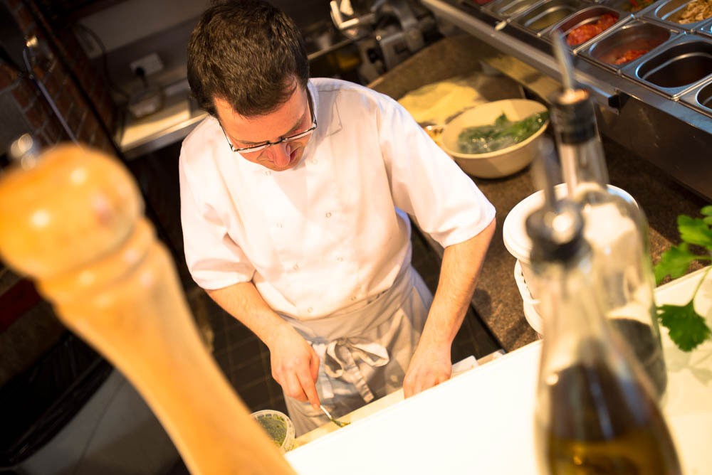 PERTHSHIRE PICNIC - Chef dishing up food