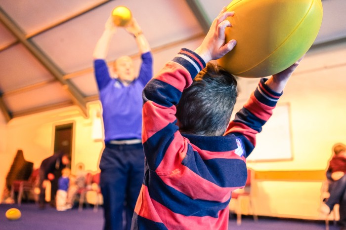 RUGBY NIPPERS ball over head