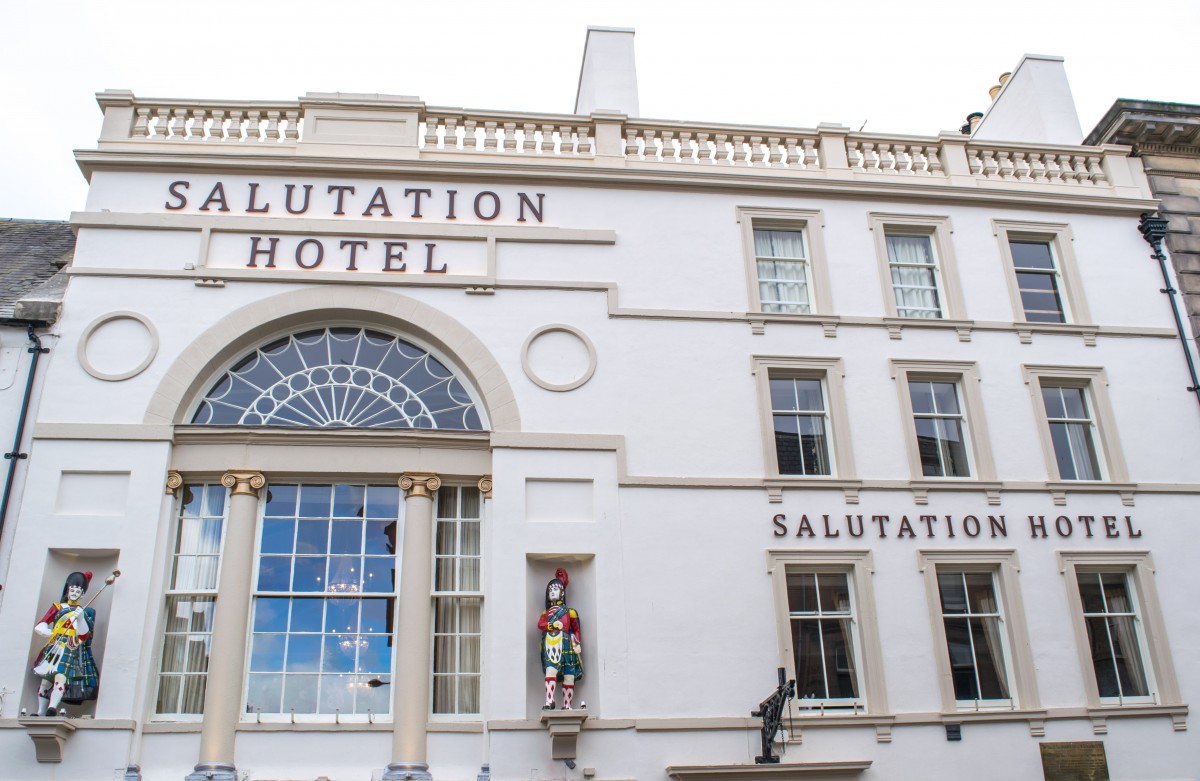 KAY CASTLES - Salutation Hotel Exterior