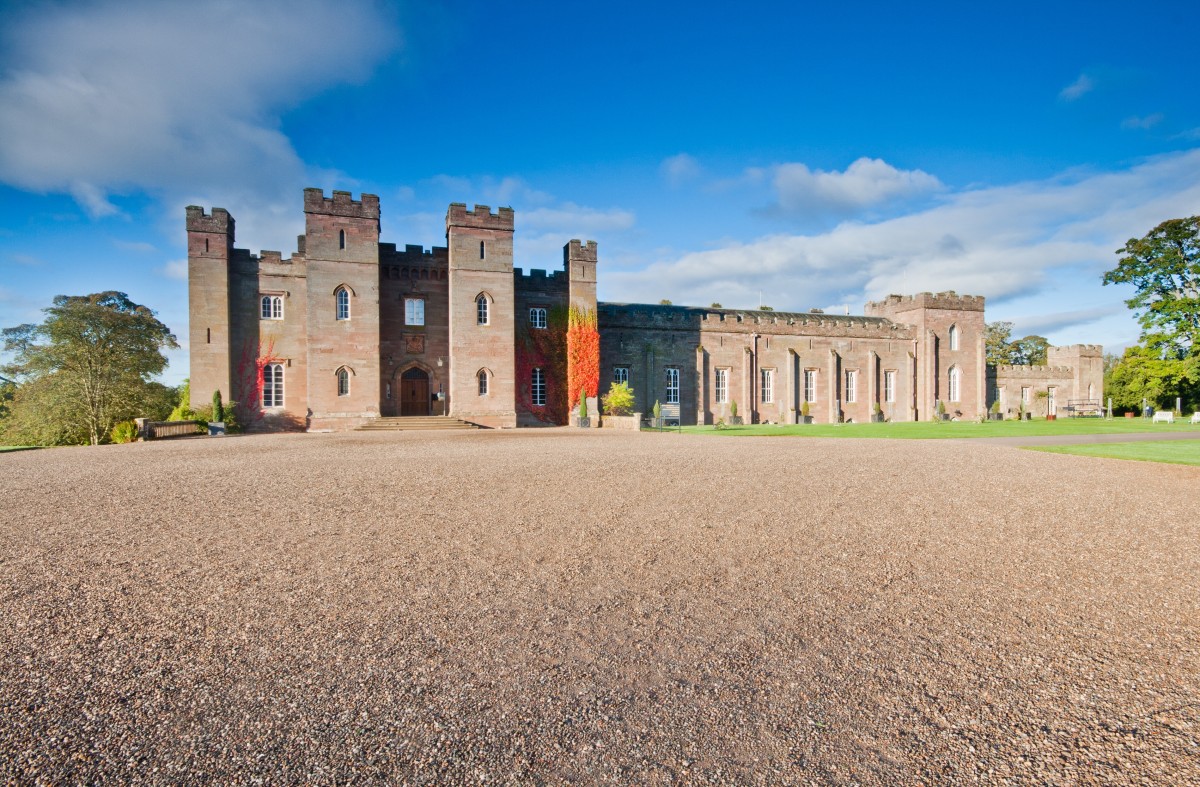 Scone Palace looks even more magnificent underneath a wonderful blue sky!