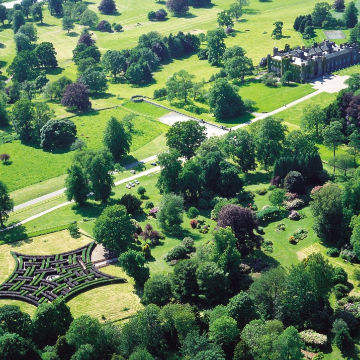 The Murray Star Maze designed by international maze designer Adrian Fisher. At the centre of the maze is a bronze statue in a fountain, designed by David William-Ellis. The Statue represents the water nymph, Arethusa.