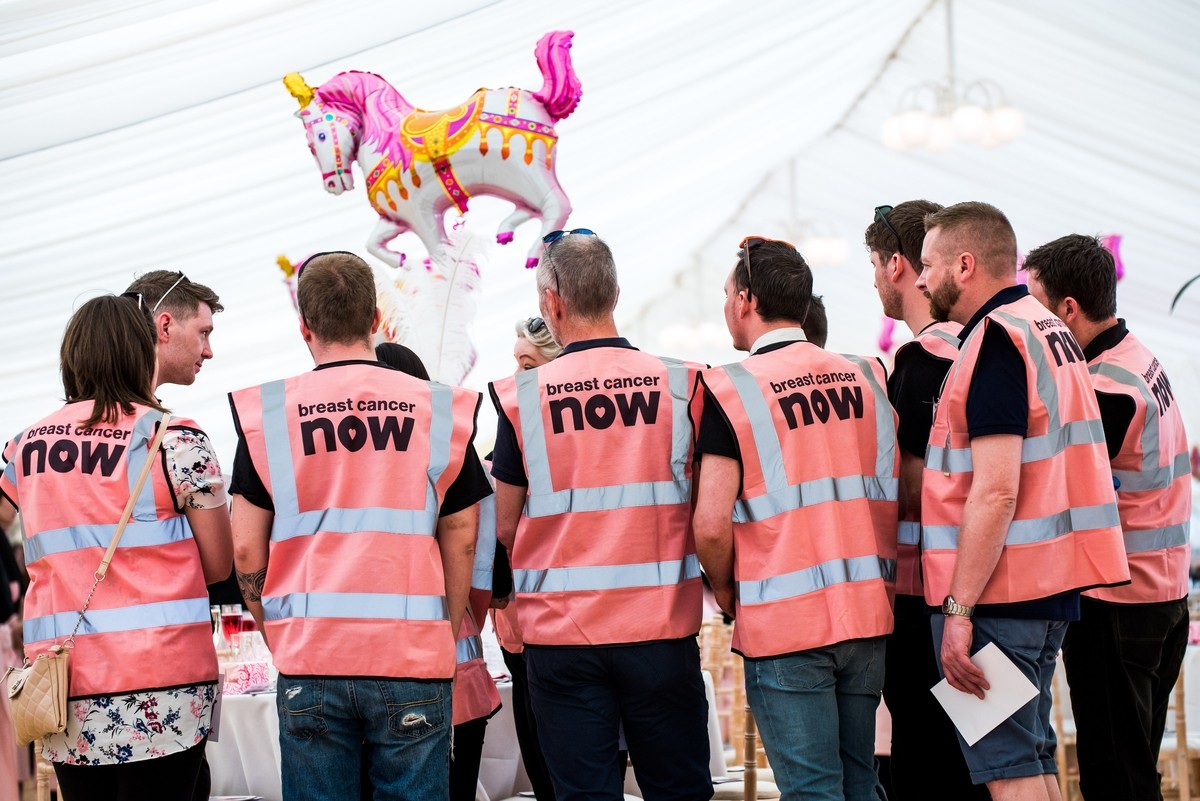 Ladies Day at Perth Racecourse 2016 was another roaring success. Breast cancer now were there as a charity collecting donations and raising awareness of their fantastic cause.