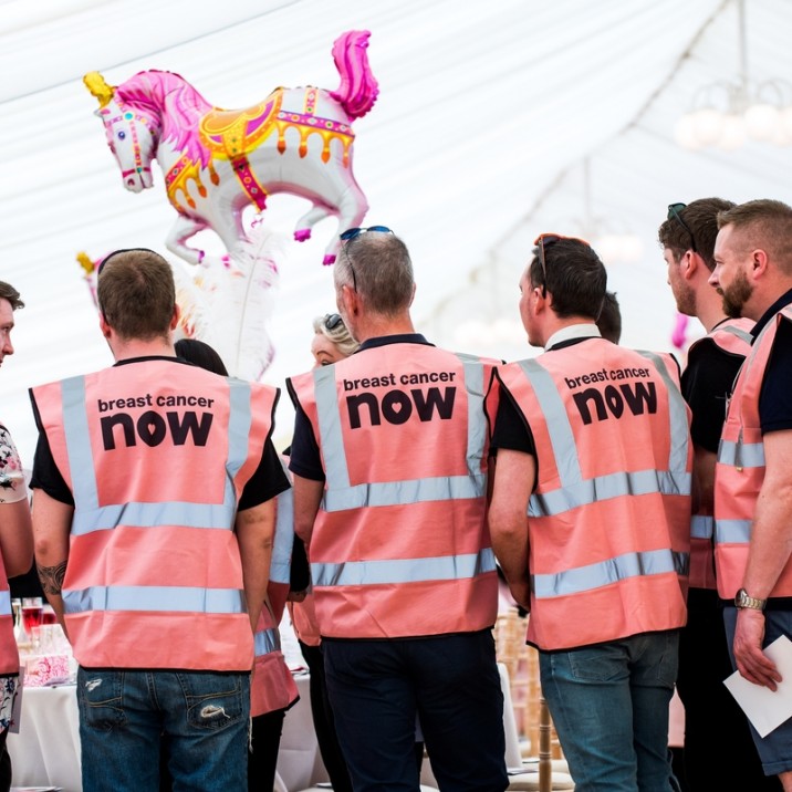 Ladies Day at Perth Racecourse 2016 was another roaring success. Breast cancer now were there as a charity collecting donations and raising awareness of their fantastic cause.