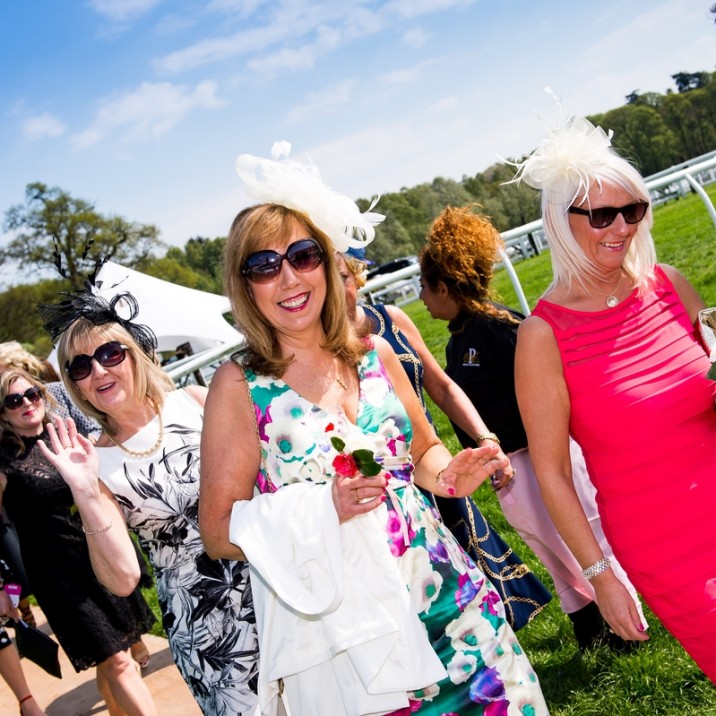 It felt like summer at this years Ladies Day at Perth Racecourse.  The ladies didn't disappoint with lovely hats and dresses!