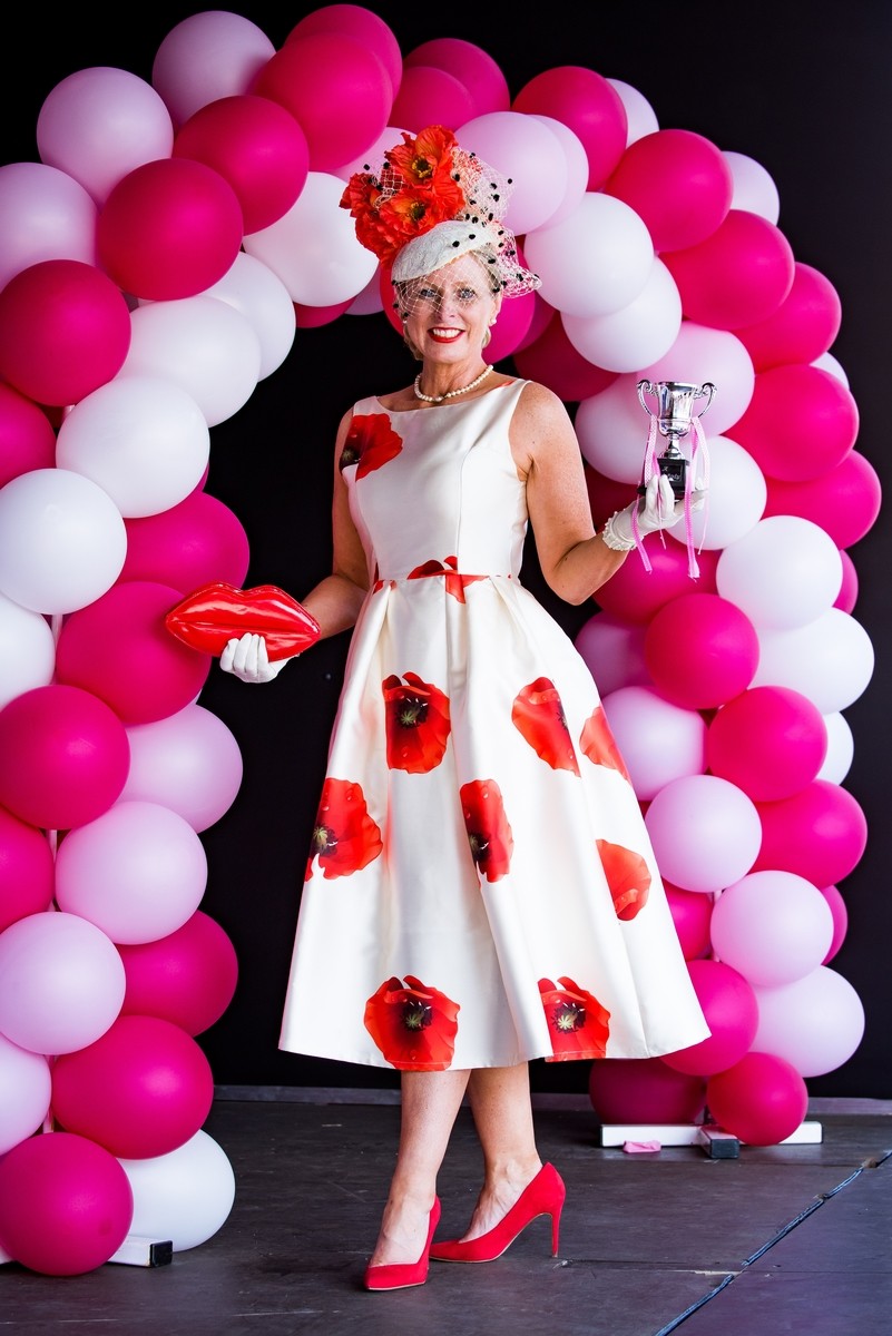 the best dressed lady at the 2016 Ladies Day at Perth Racecourse wowed in a poppy print dress with a gorgeous elegant hat, silk gloves and red heels.