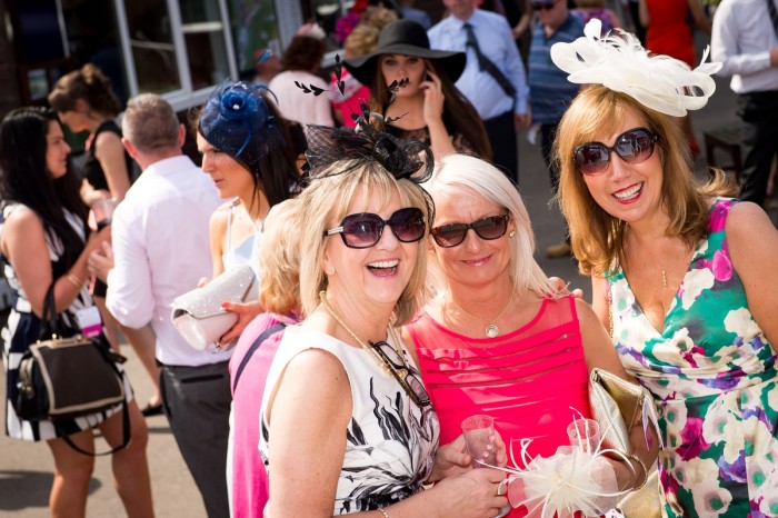 LADIES DAY - happy ladies in sun