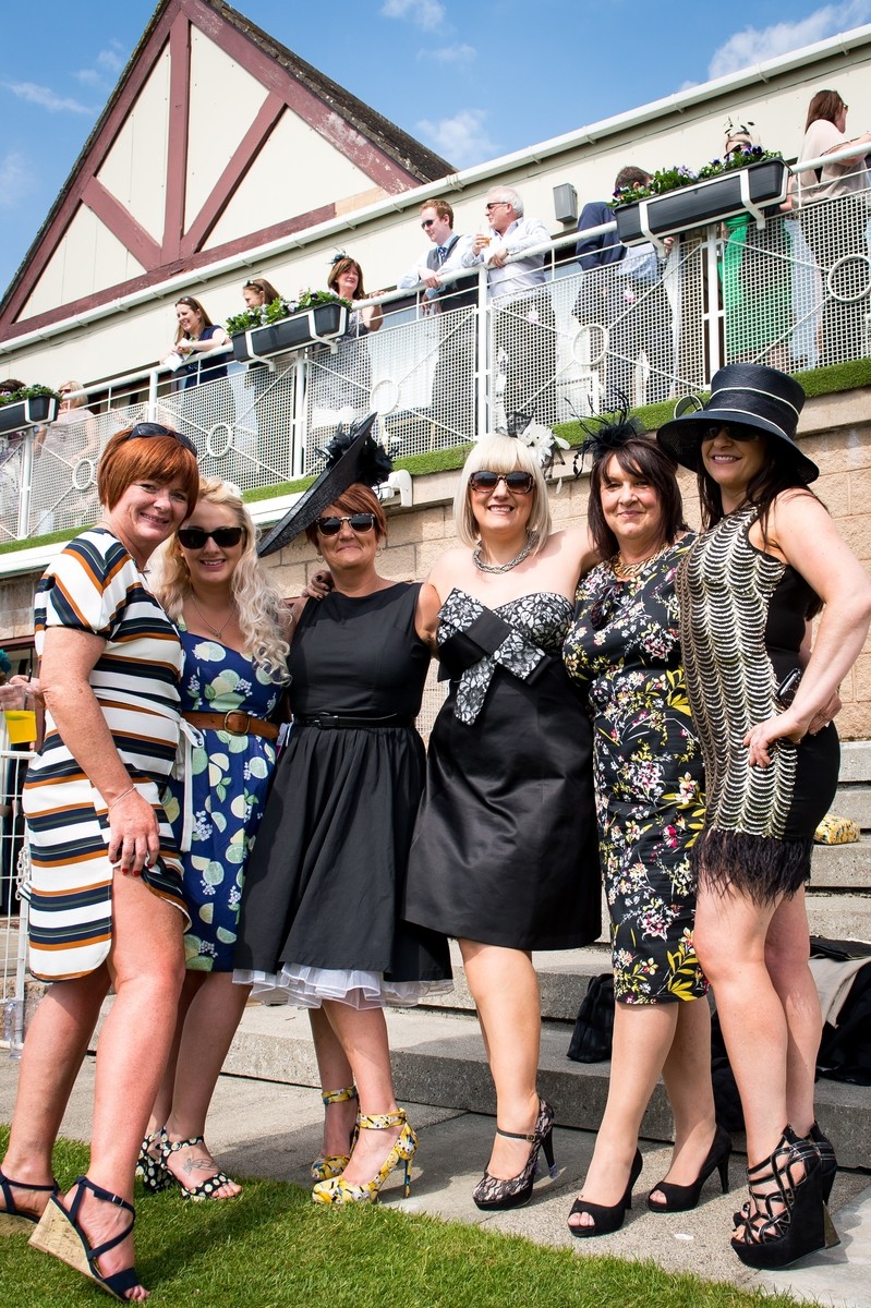 Ladies day 2016 at Perth Racecourse was a great day.  The sun was shining and everyone was having a great time.