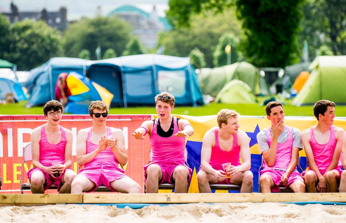 Everyone was having a great day on the North Inch in Perth for the Scottish Volleyball Open Championships 2016. The weather was fantastic, making it perfect for the beach volleyball!