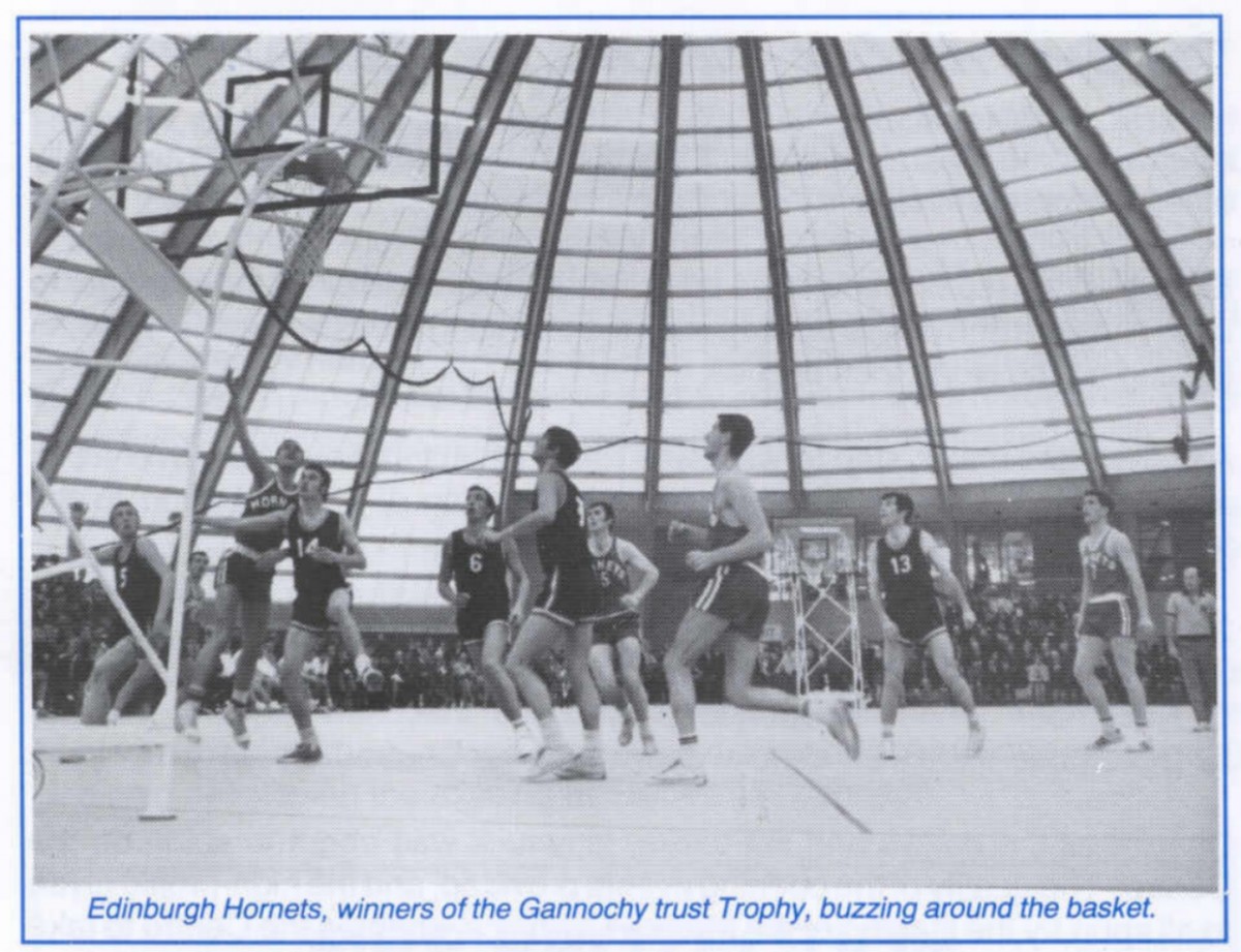 Edinburgh Hornets, winner of the Gannochy Trust Trophy, buzzing around the net!