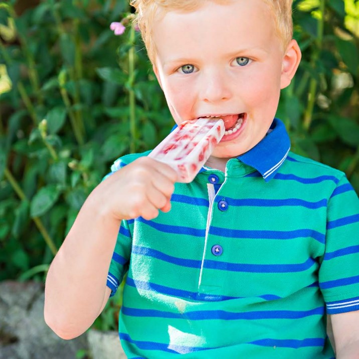 This week Gill has gone all summery and made some strawberry and cream ice lollies. These are perfect for long summner nights in the garden and healthy for the kids to cool down and snack on.