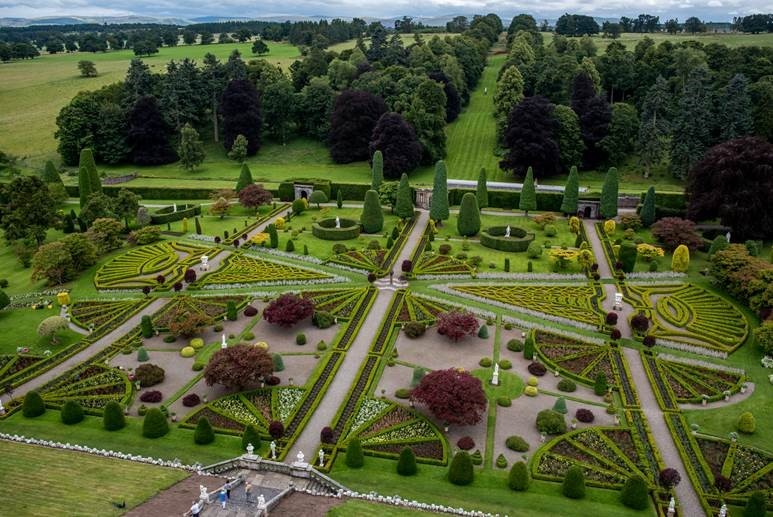 Drummond Castle Gardens is absolutely beautiful and definitely worth a visit!