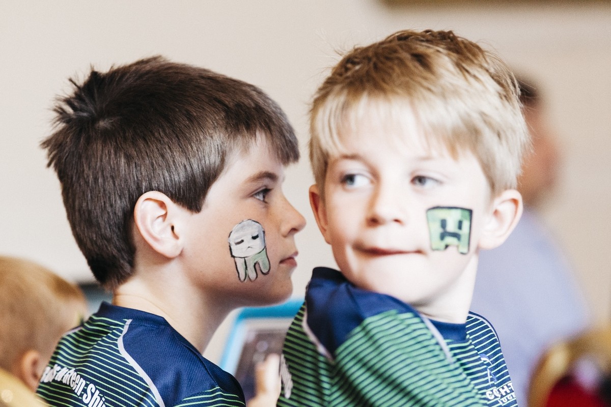 The kids were having a great time playing minecraft and getting their faces painted in minecraft related pics!