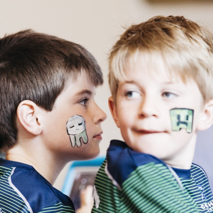 The kids were having a great time playing minecraft and getting their faces painted in minecraft related pics!