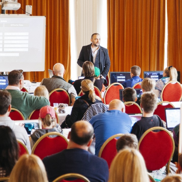 Atholl Palace in Pitlochry held a fantastic Minecraft at the Musuem event where the Hotel was turned into a virtual Minecraft game! With victorian dress, facepaint and rides in the horse and cart it was a brilliant day!