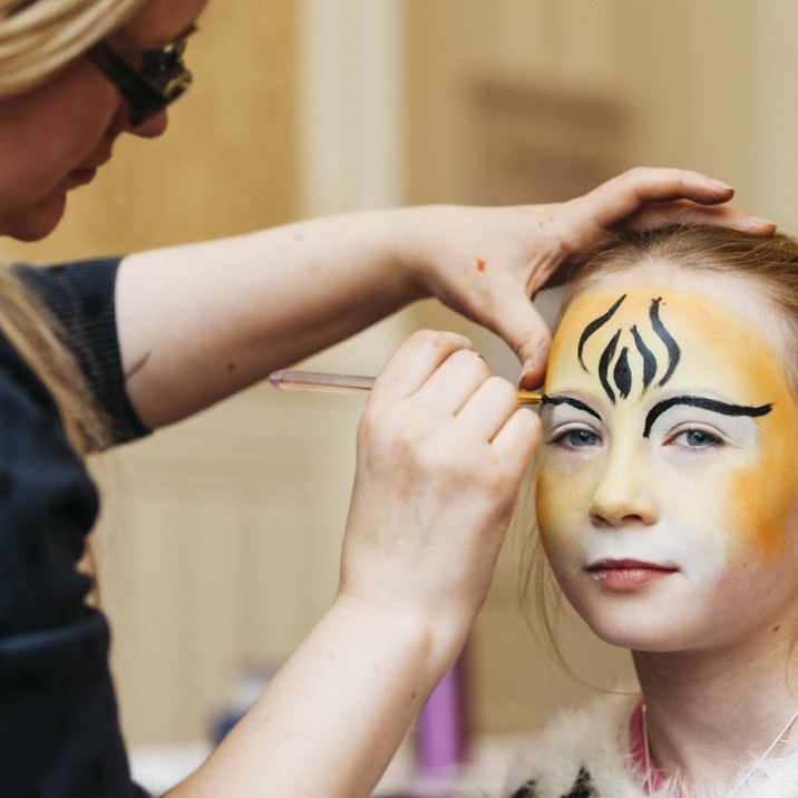Claire Oliff is a Perthshire based facepainter and was a huge hit at the event! Basically every kid had their facepainted with their favourite animal, superhero or minecraft symbol.