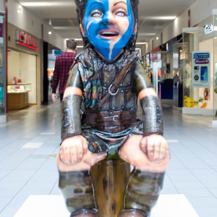 This Oor Wullie was created by Mandii Pope. His fascination with Oor Wullie and William Wallace drove him to create this traditional Celtic design.