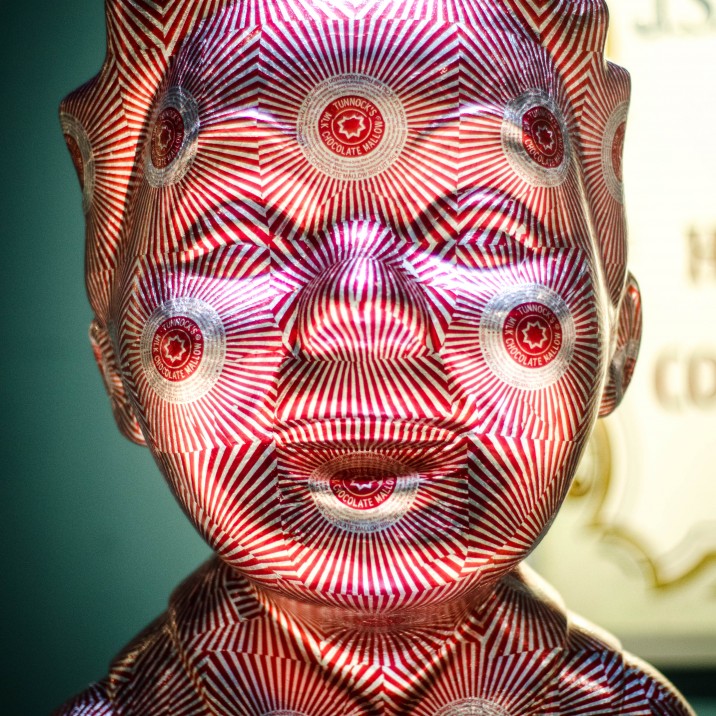 Perpetually on the lookout for objects to cover, Robert Mach jumped at the opportunity to wrap Wullie in the traditional scottish teacakes wrapper! We think it looks great!