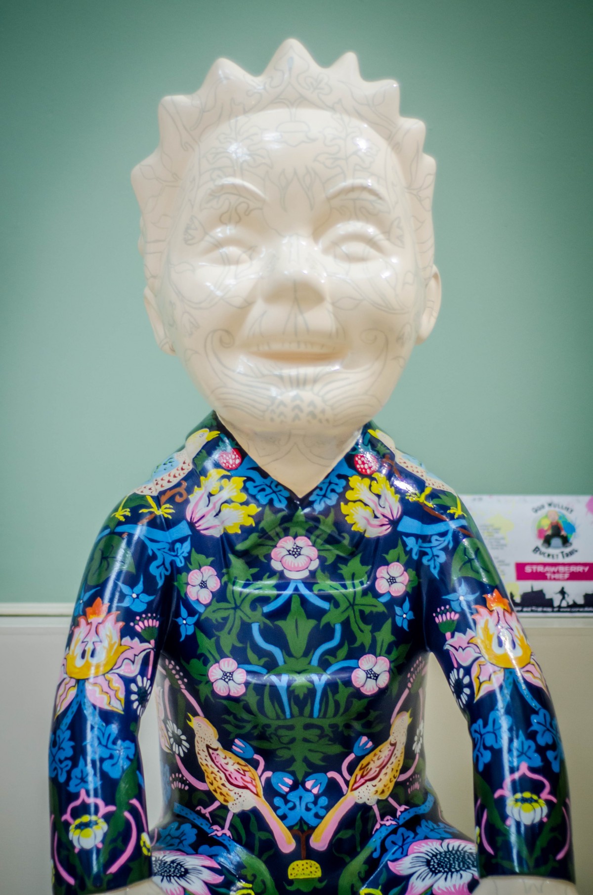 OOR WULLIE GALLERY Strawberry Thief close up gallery
