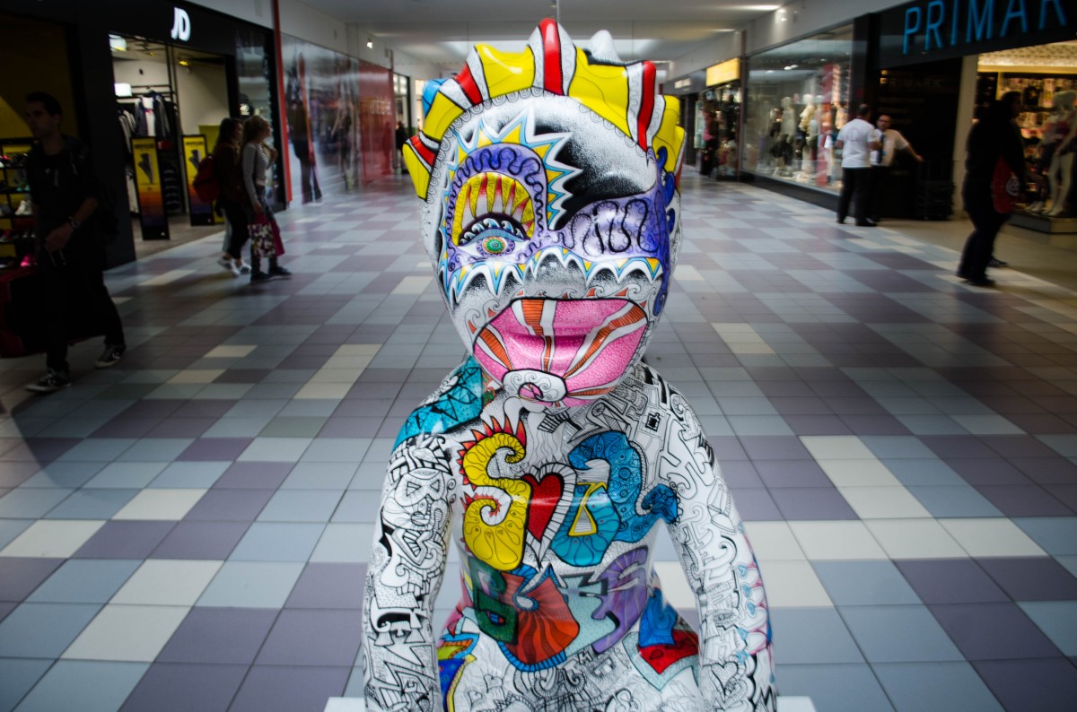 This Scot Spirit Oor Wullie is brightly coloured and stands out.  The poem that is etched in grafitti around his body is 'Gin A Body Meet A Body'