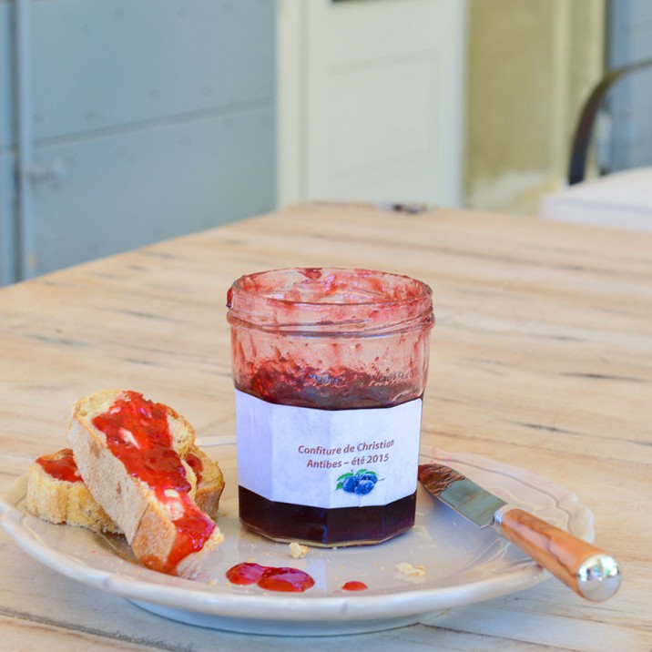 This weeks #SmallCityRecipe is how to make a perfect plum jam! With the garden plum trees starting to ripen then there is no better way to use them up.