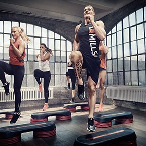 Fitness Step knees up