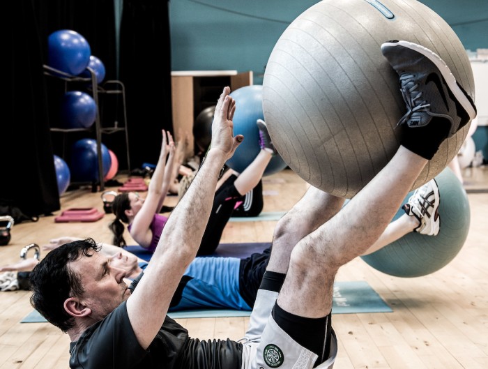 Fitness Core Stability male on back