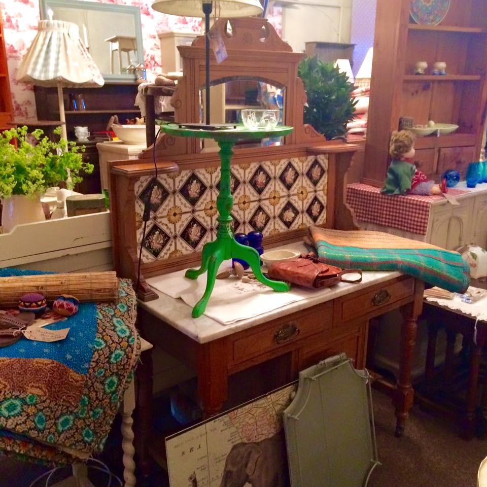 Underneath The Arches tiled stand