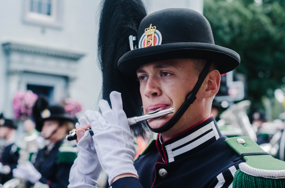 We loved all the different music from the marching bands down Tay Street in Perth.  From brass bands to the sound of the bagpipes it was fantastic!