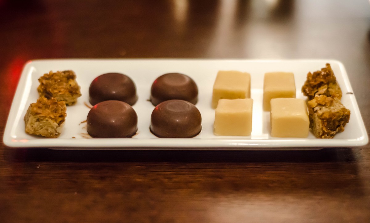 63 REVIEW - Petit fours