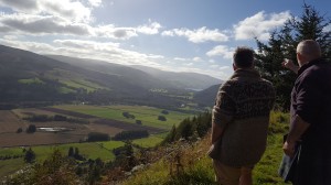 HIGHLAND - Roy looking at landscape