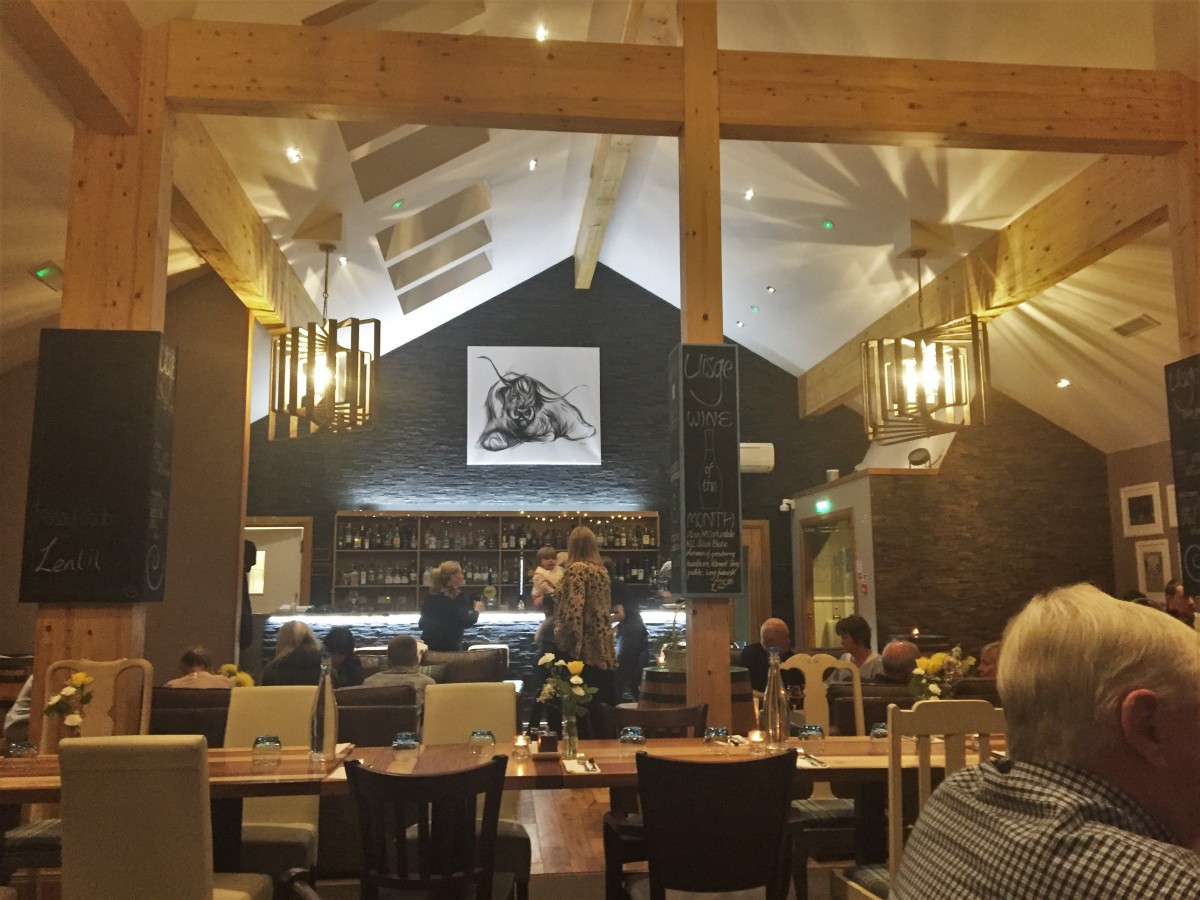 UISGE REVIEW - Inside Restaurant